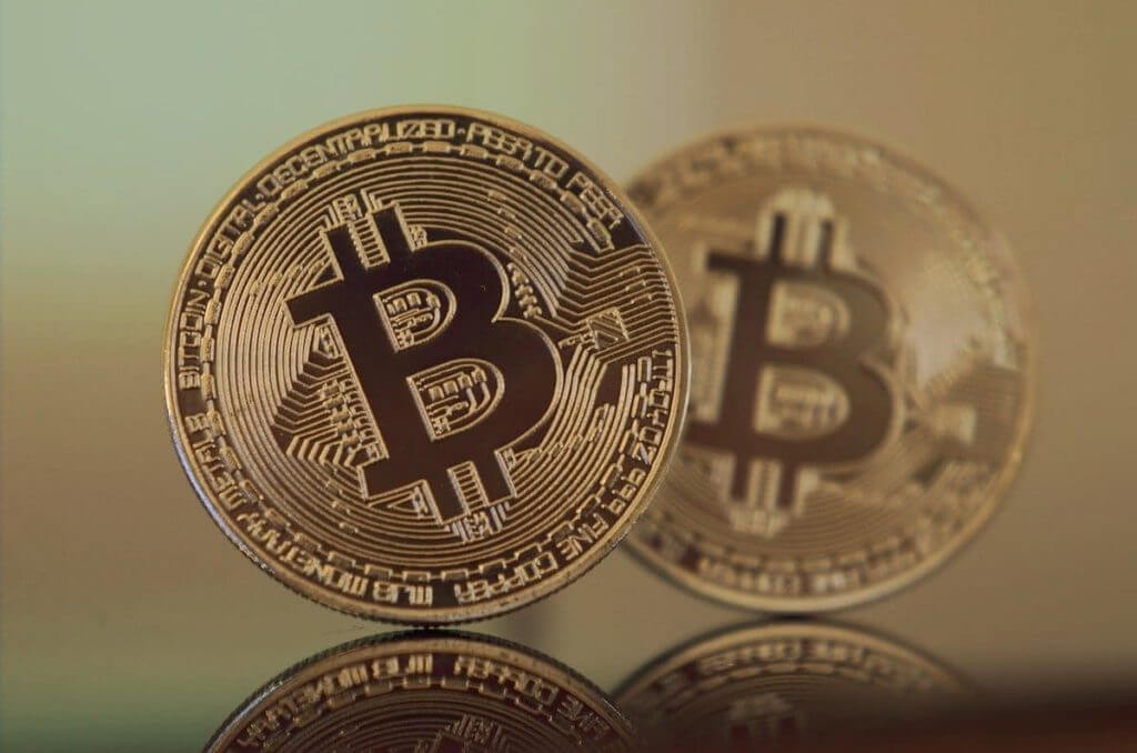 ¿Cuánto es lo minimo que se puede invertir en Bitcoin?